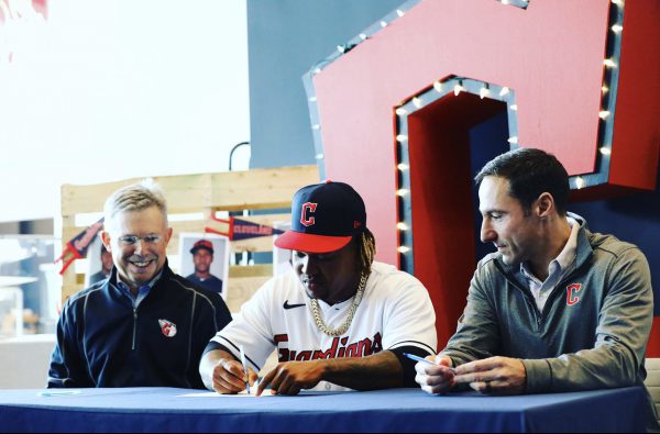 Jose Ramirez signs contract extension