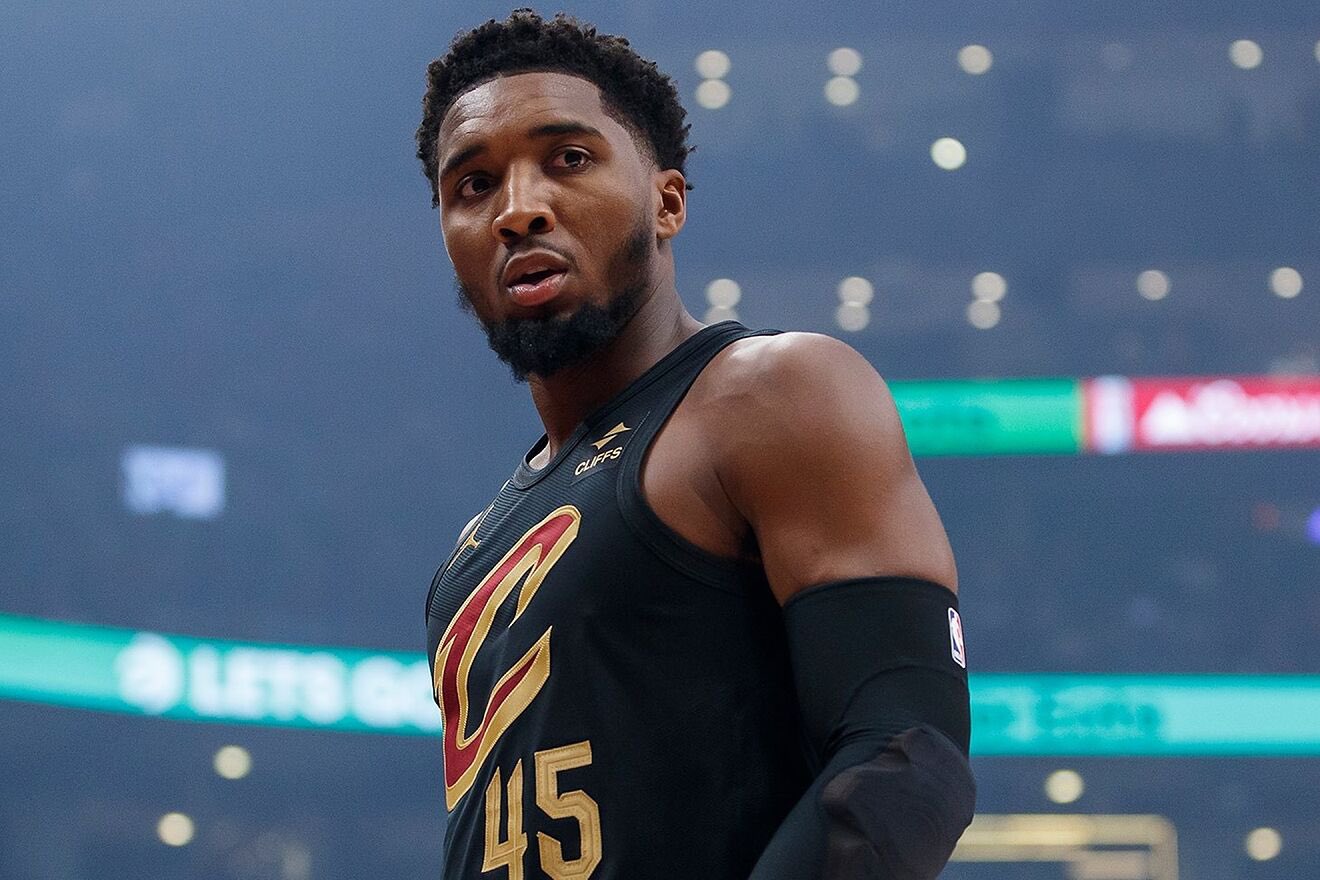 Cavaliers' Donovan Mitchell explodes for 71 points to join