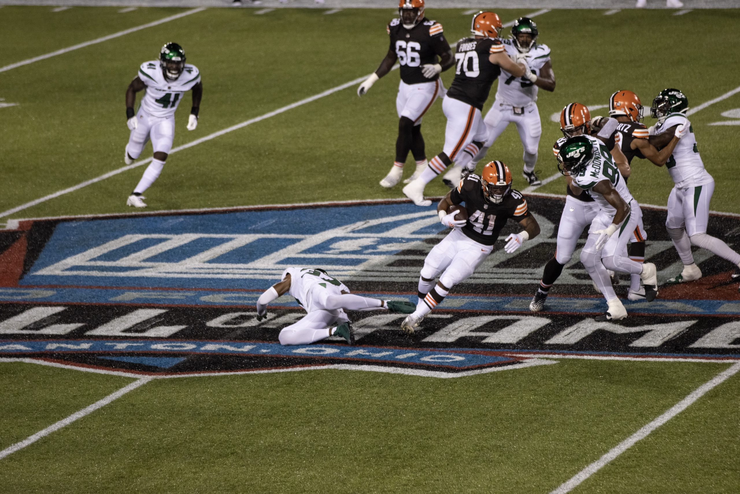 Lights go out during second half of Jets-Browns Hall of Fame game